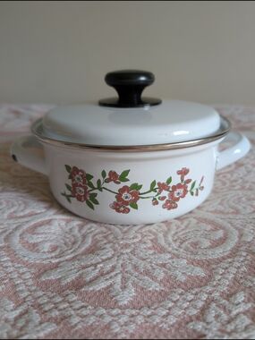 White Floral Enamel Covered Casserole Pot
